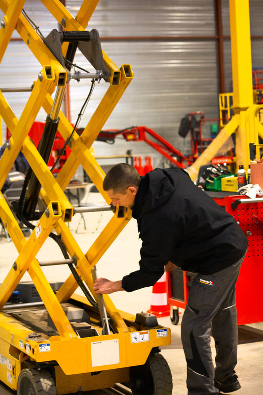 La Guida Completa all'Ingrassamento delle Parti di una Piattaforma Aerea Elettrica