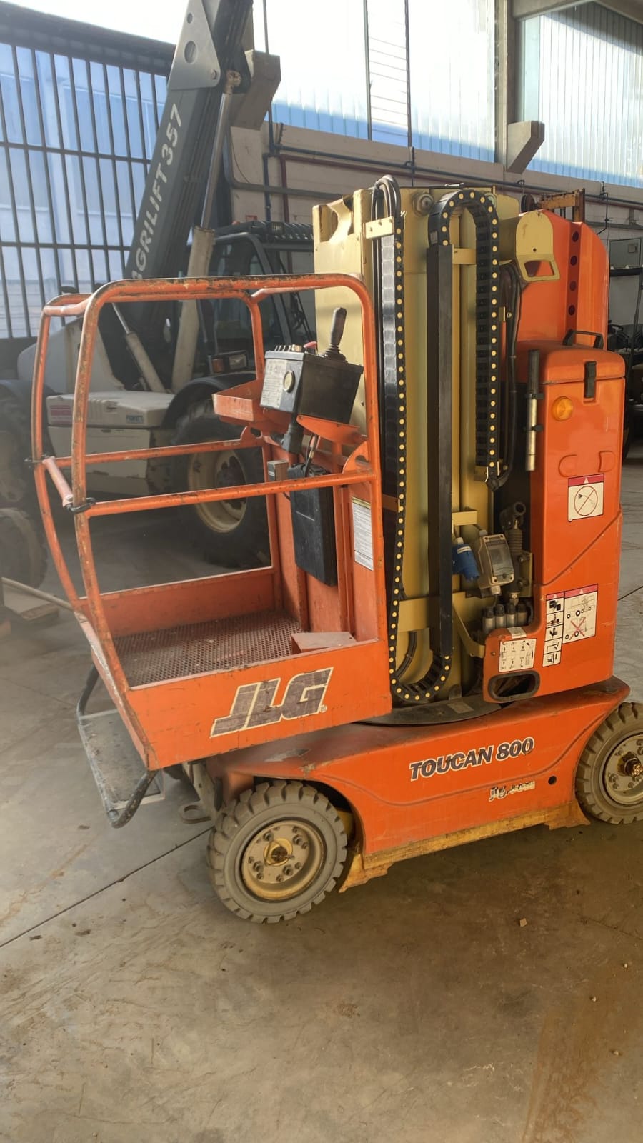 JLG toucan 800