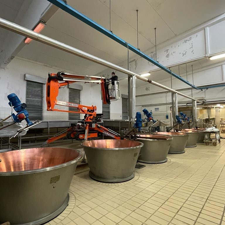 R180: piattaforma aerea cingolata da 17,60 m