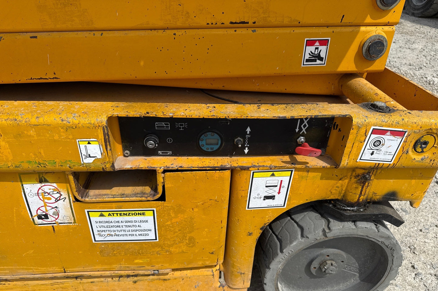 Haulotte compact 12