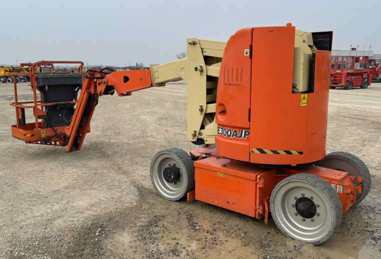 JLG E300AJP articolata elettrica con jib