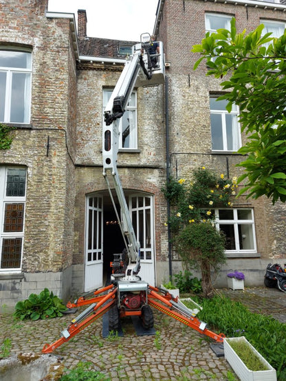 R160: piattaforma aerea cingolata da 15,60 m