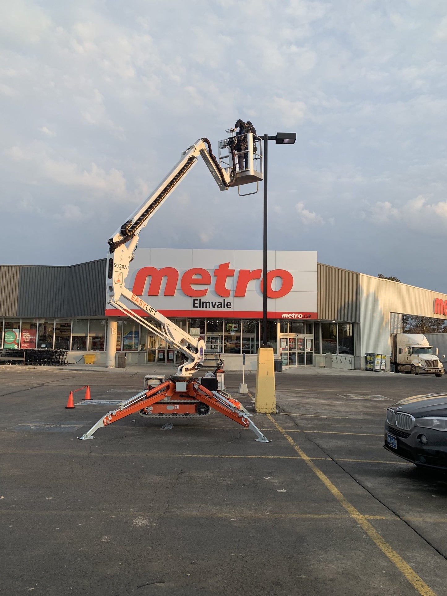 R180: piattaforma aerea cingolata da 17,60 m