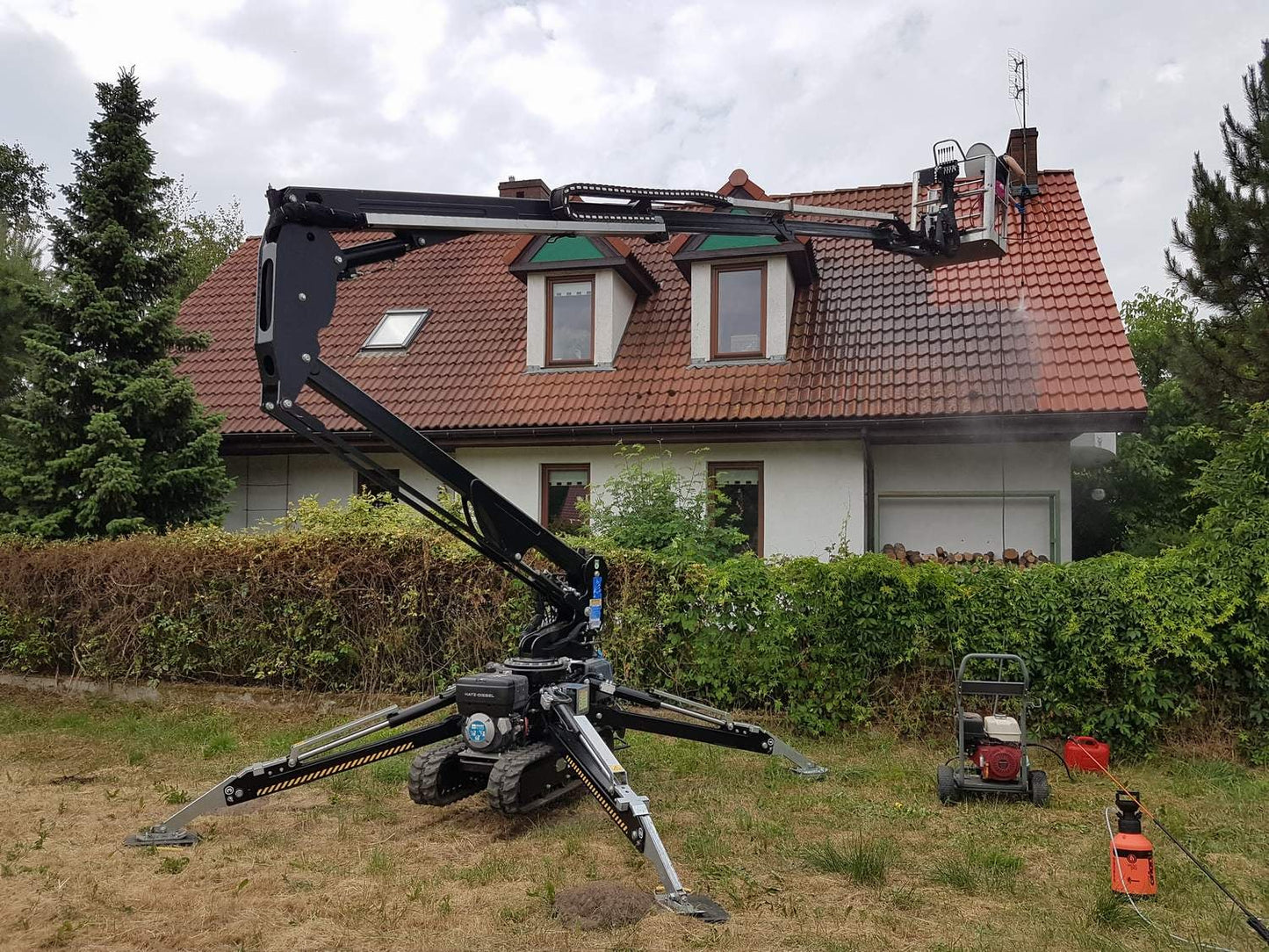 R180: piattaforma aerea cingolata da 17,60 m