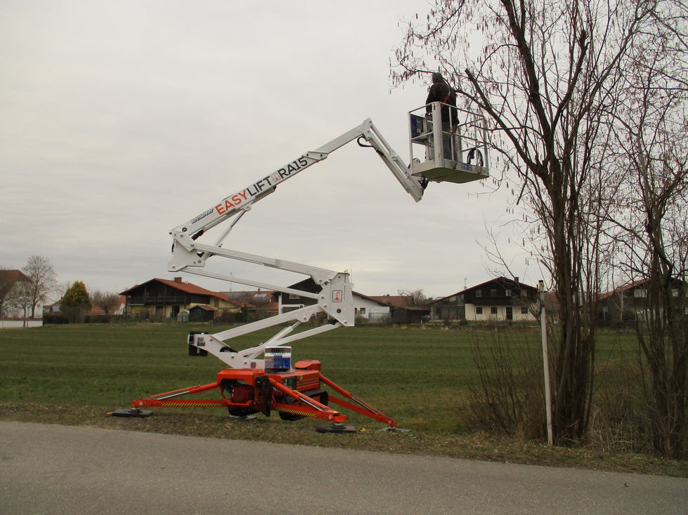 RA15: piattaforma aerea cingolata da 15 m